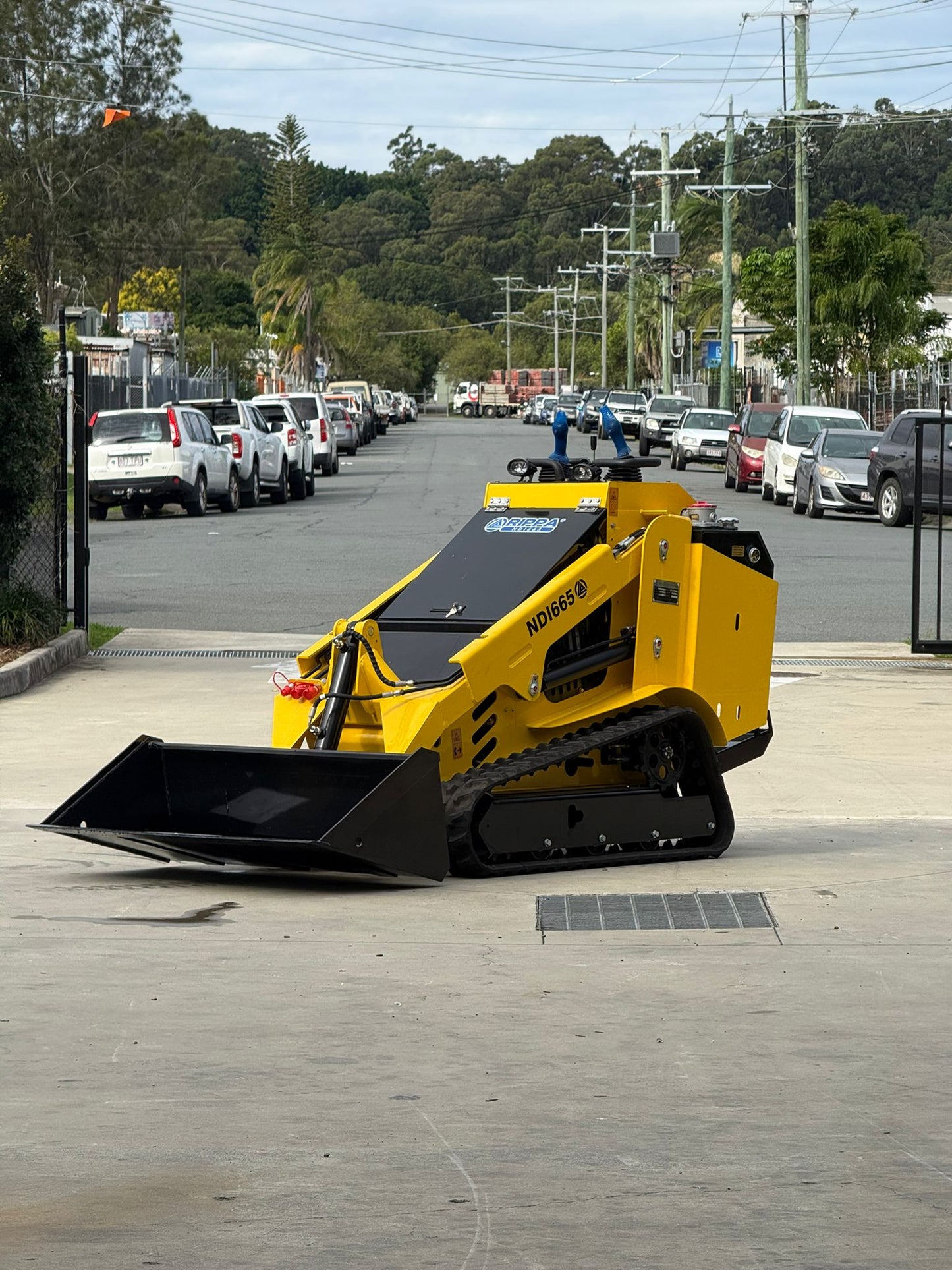 NDI665 Mini Skid Steer Loader with Perkins Engine – 1.95T Compact Powerhouse
