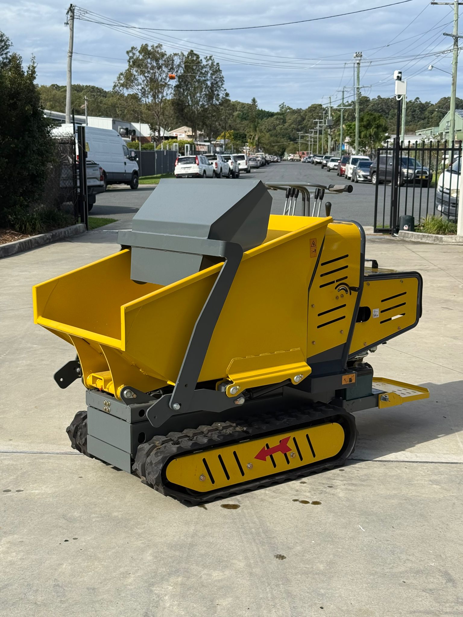 Labadi Engineering Mini Excavator in Yellow Design with Tracks and Lift Dump Truck Attachment