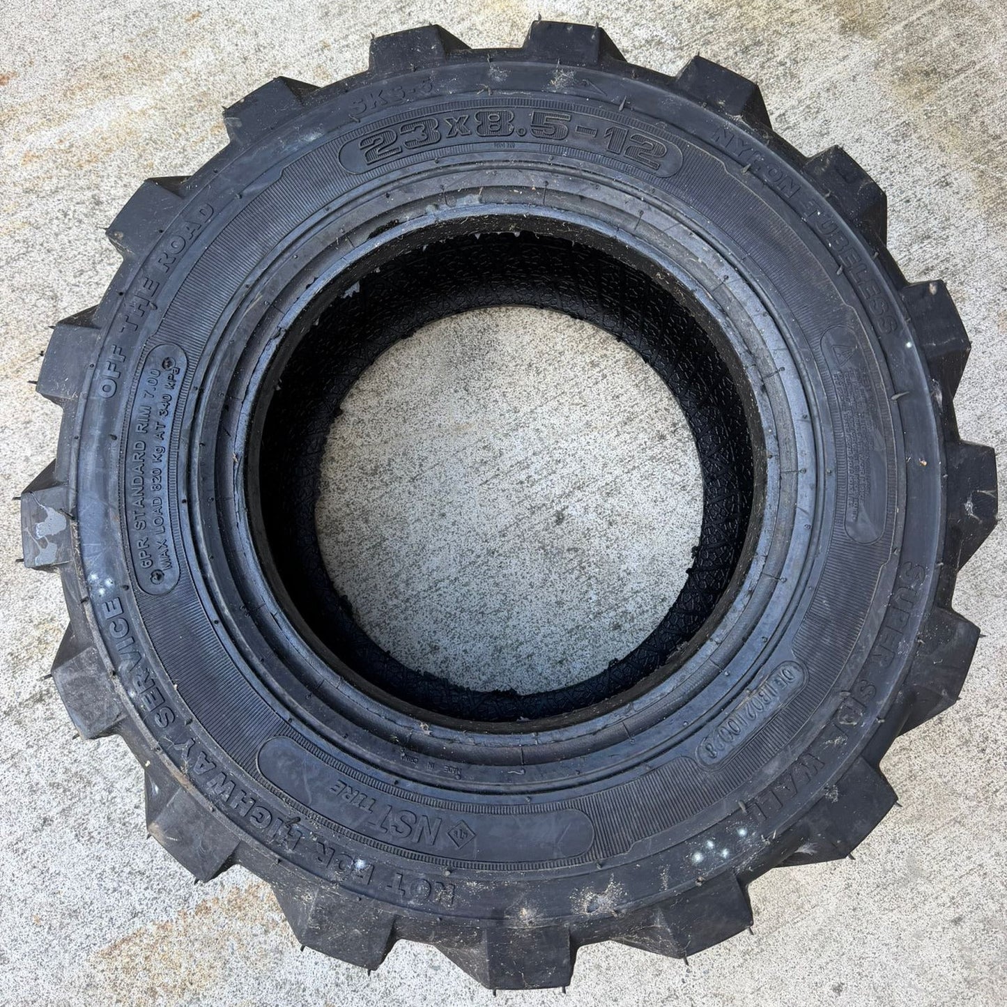 Labadi Tyres rugged all-terrain tyre designed for durability and optimal performance